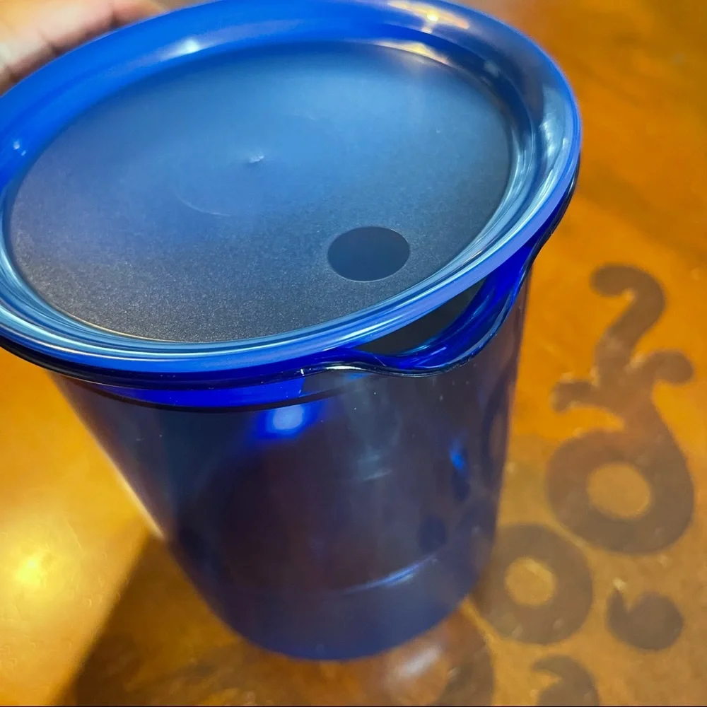 Tupperware Pitcher - Picture 3 of 6